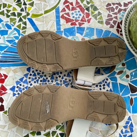 UGG White Platform Sandal - Picture 5 of 5